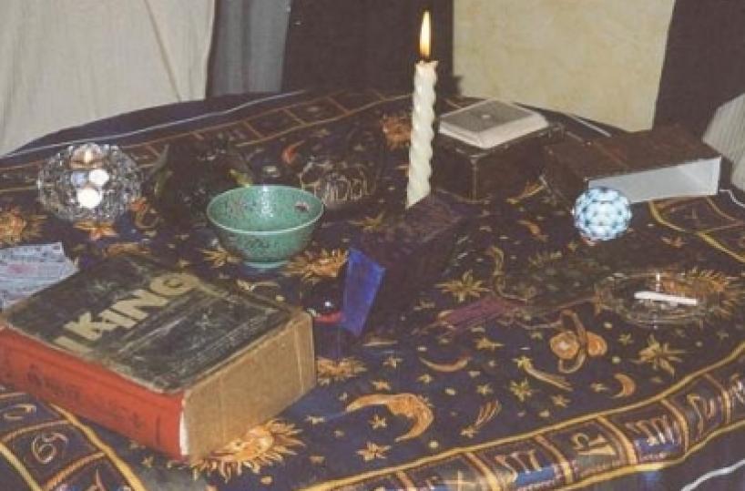 Bari, i cartomanti ricevono negli hotel &laquo;Un esercito di ciarlatani&raquo;