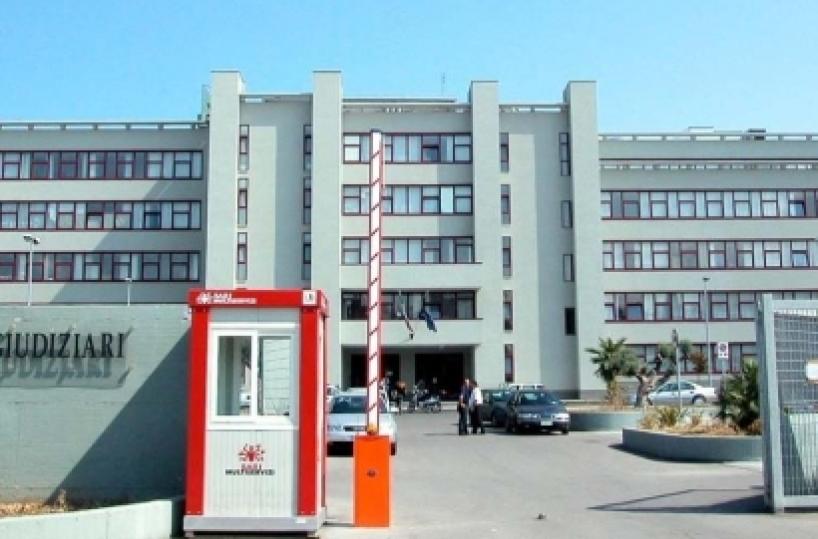 Scontro tra gip e pm per sms ironico Giudice si ritira da udienza 