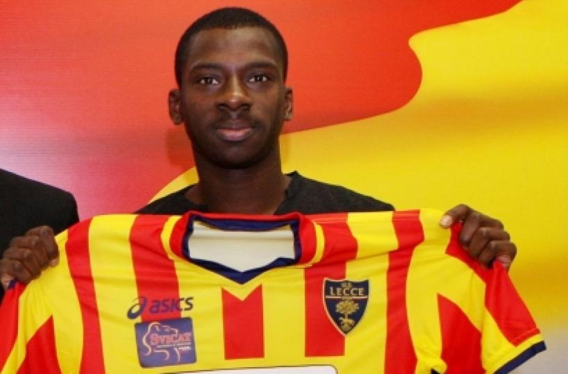 Trans accusa Dramè calciatore del Lecce «Colpita con calci e pugni»