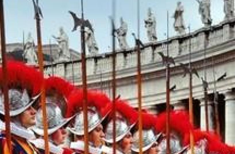Vaticano: giurano 35 guardie svizzere