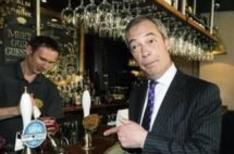 Farage a contestatori,feccia fascista