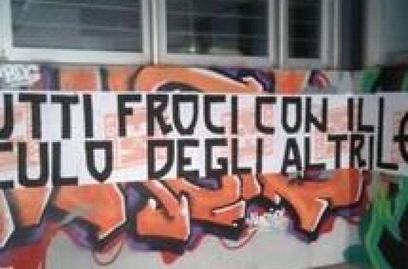 Scritte omofobe davanti liceo romano