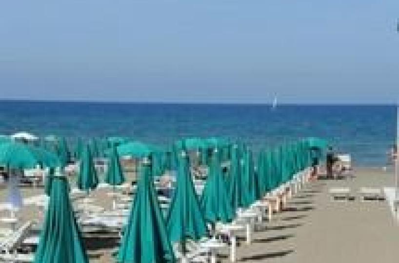 Puglia, mare tutto l'annoma strutture da smontare