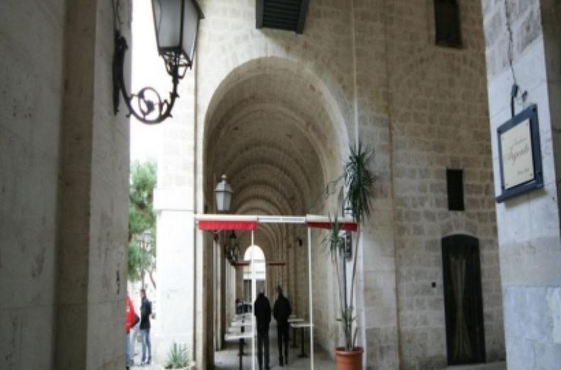 Proteste a Fasano Giù le mani dai portici «Non si può vendere»