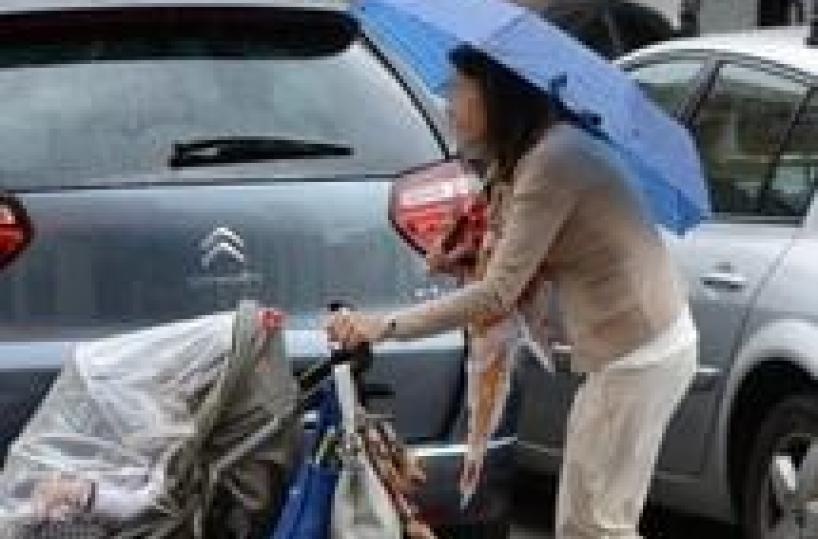 Napoli: Auto investe bimbo in passeggino