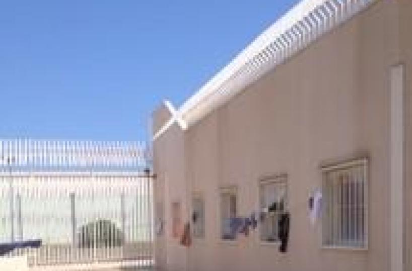 Vanno in fiamme materassi  al Cie di Bari: nessun ferito