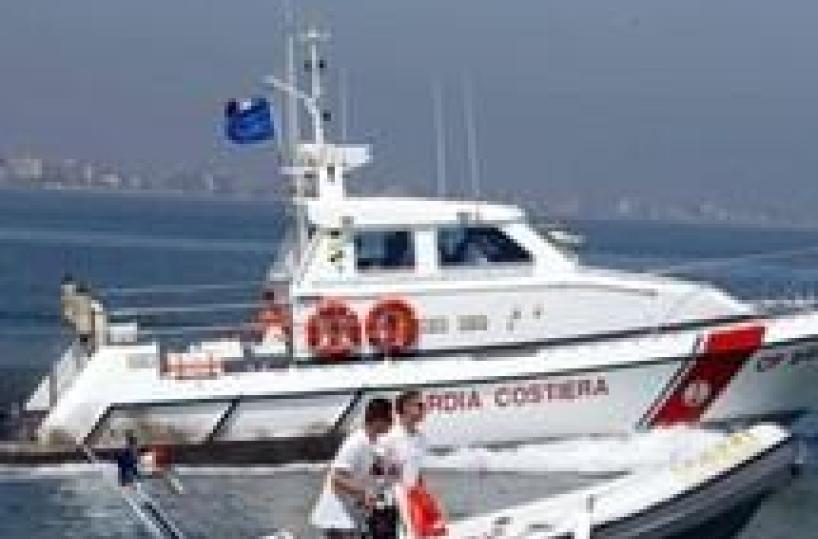 Peschereccio affonda a Trani dopo collisione