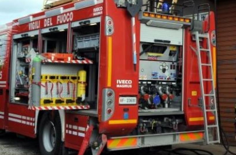 Fiamme in casa a Massafra salva famiglia di 4 persone Fuggiti autori dell'incendio