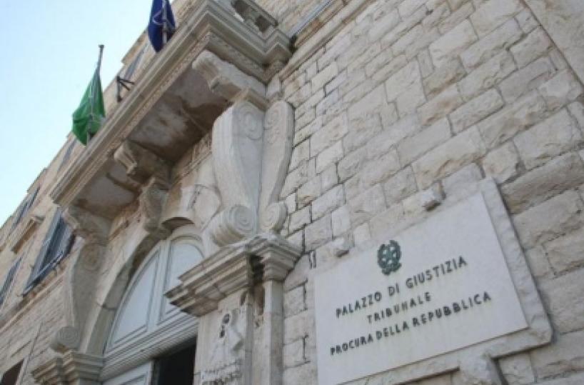 Stop agli abiti succinti nel Tribunale di Trani