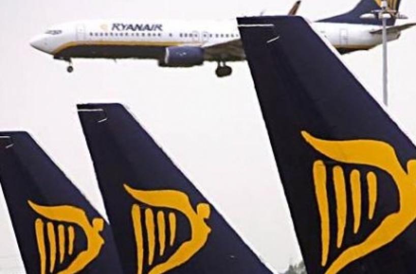 Volo Bari-Bergamo 8 ore di ritardo e i passeggeri si infuriano