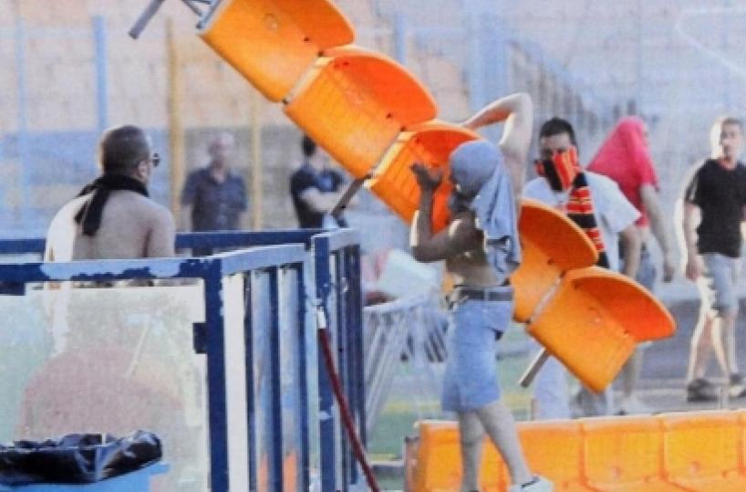 Violenze dopo partita Lecce-Carpi arrestati undici teppisti Una giornata di follia