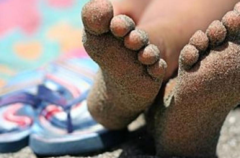 A cosa serve il cellulare? A fotografare i piedi!