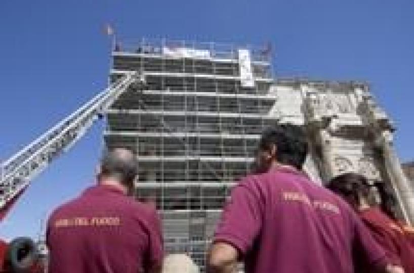Workers continued protest at Constantine's Arch