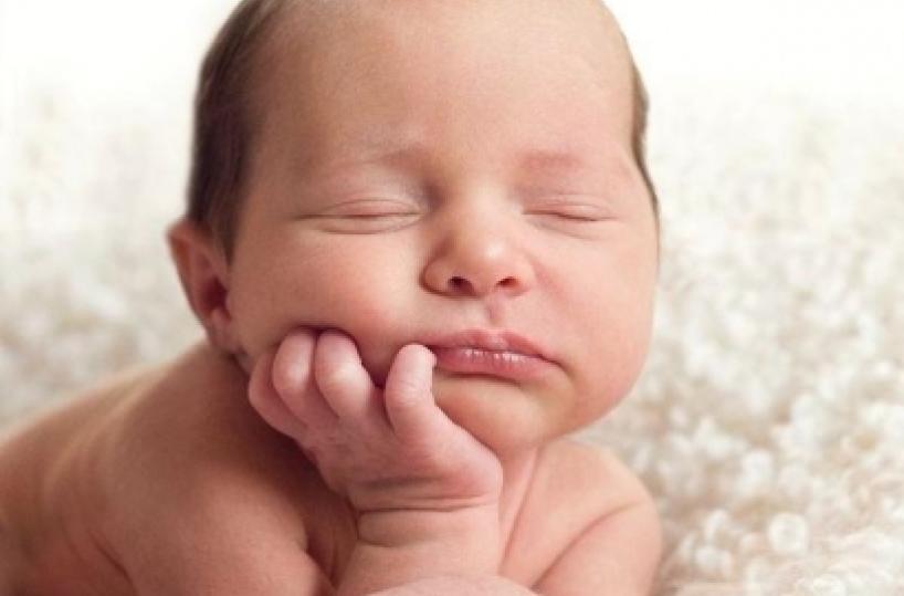 Bitonto,  bambina «frettolosa» nasce in casa il giorno della Vigilia