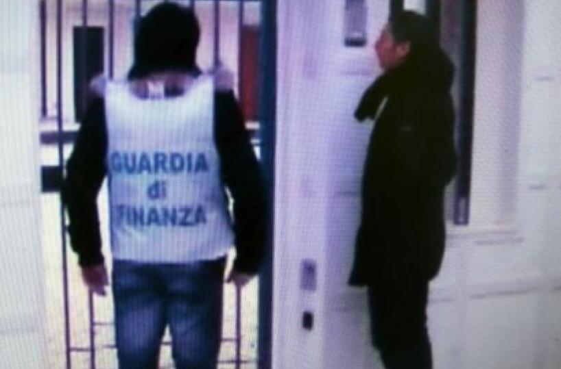 Società fallite per sottrarle al Fisco: arrestati a Bari avvocato e commercialista
