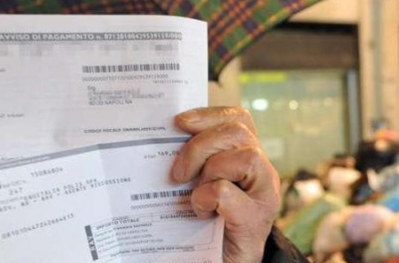 Bari, errori sulla tassa rifiuti: caos all'Ufficio tributi