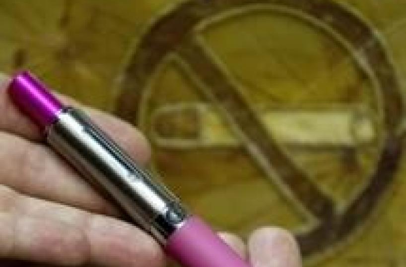 Sigarette elettroniche, sì in bus, bar e uffici