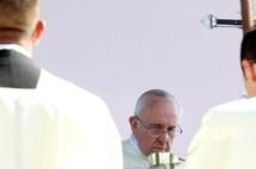 Papa: prima messa della notte Natale