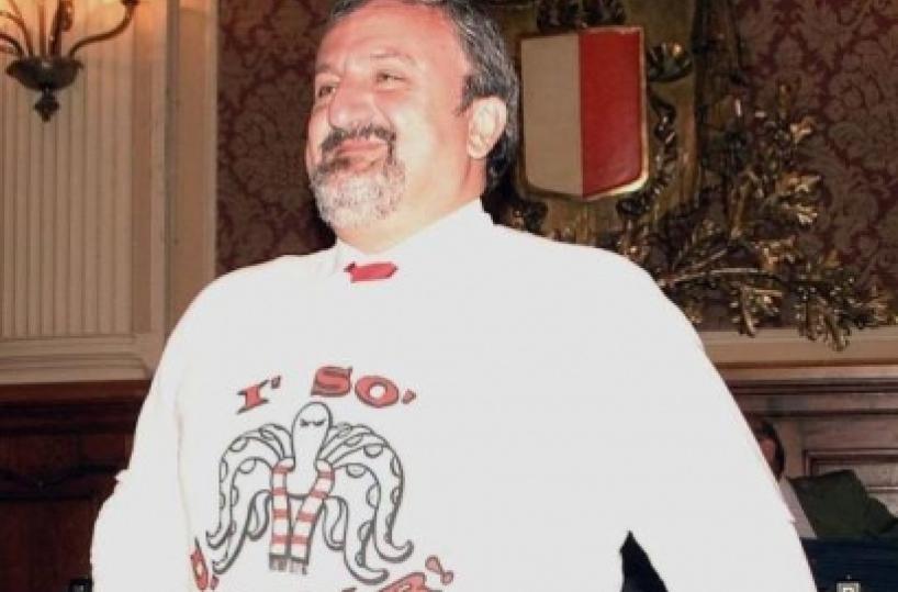 Parolaccia di Emiliano su Twitter scatena una polemica sul web