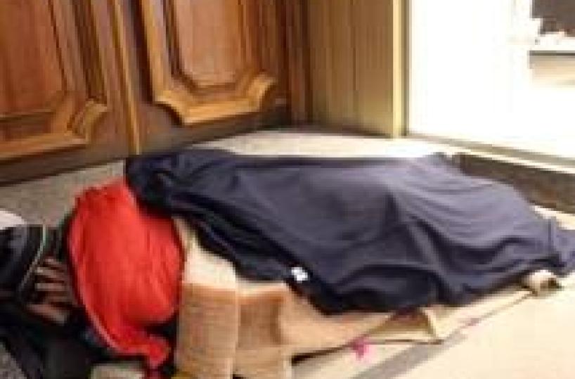 Clochard trovato mortoin casa: forse un malore