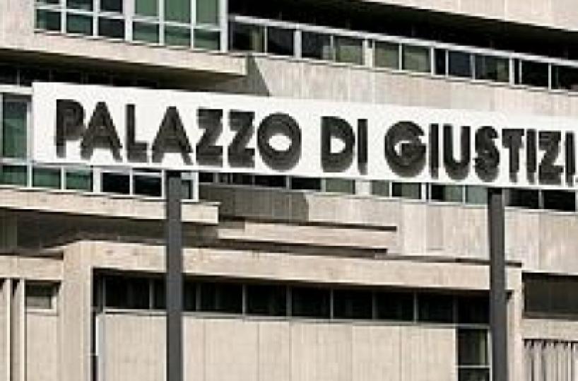 Omicidio in androne palazzo 20 anni al presunto omicida 