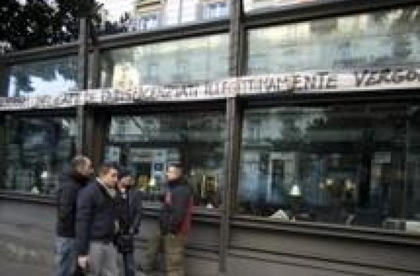 Rogo, sigilli e sfratto al Caf&egrave; de Paris