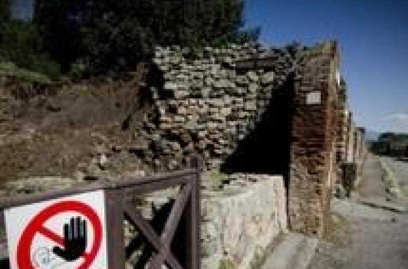Pompeii risks falling apart, warns UNESCO