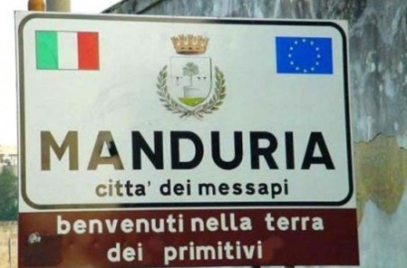 Corteggia la ex moglie va a trovarlo  con un fucile