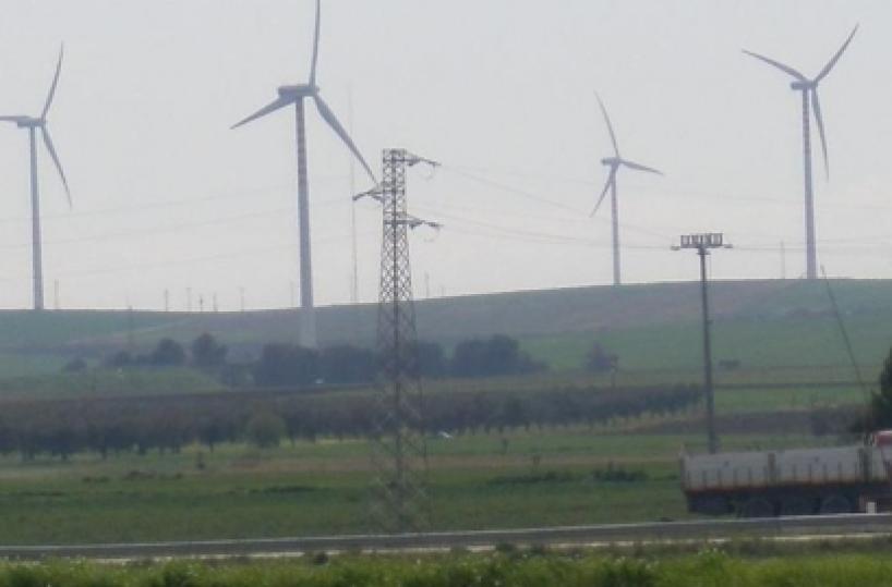 Via al parco eolico nelle campagne tra Latiano e San Vito
