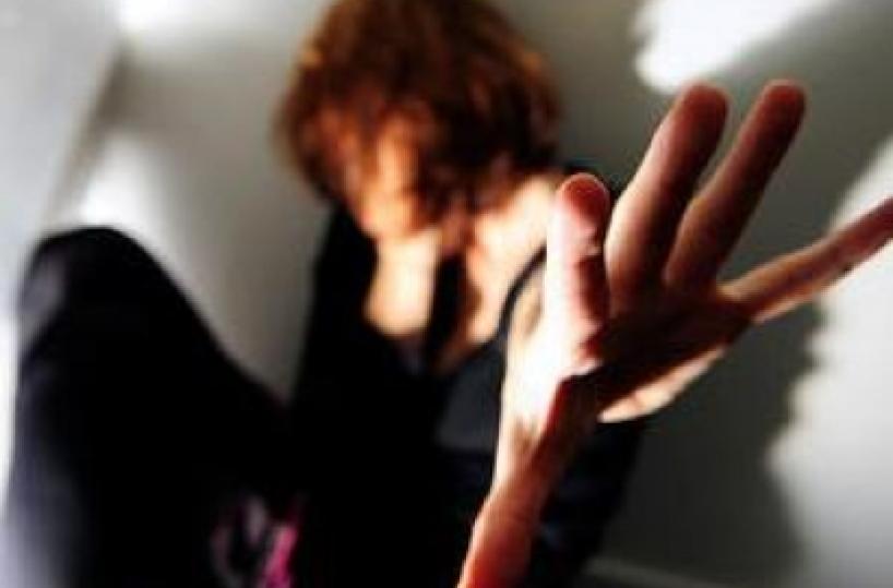 San Vito dei Normanni, picchia la compagna incinta davanti i figlioletti: arrestato 