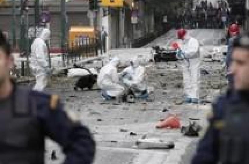 Atene, bomba esplode davanti a Banca Centrale