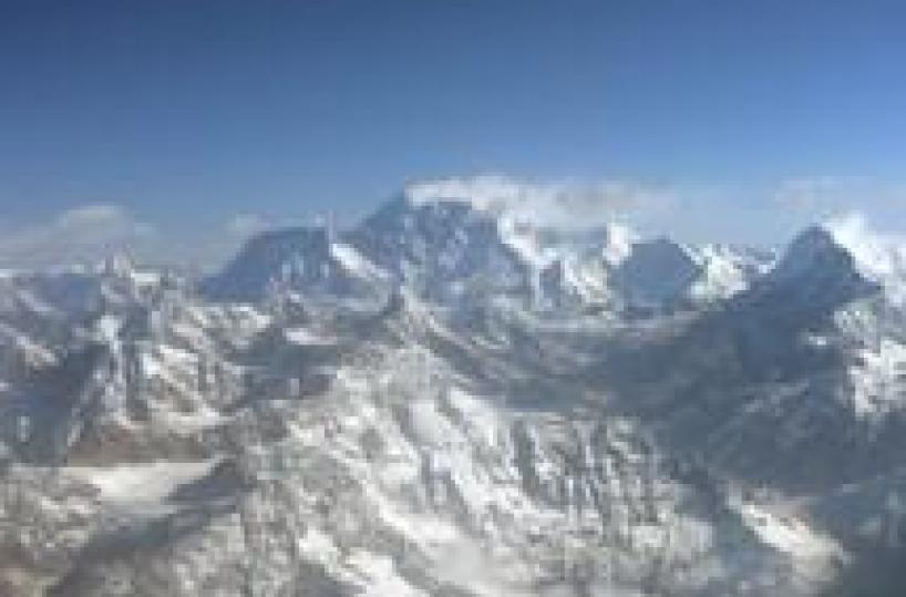 Nepal: valanga Everest, almeno 14 morti, molti dispersi