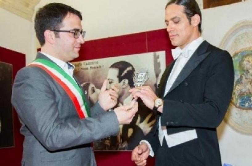 Per Garko- Rudy Valentino bagno di folla a Castellaneta «Sognavo questa interpretazione»