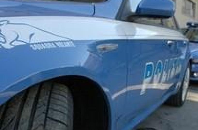 Baby gang, arrestato rapinatore 15enne, caccia a complici