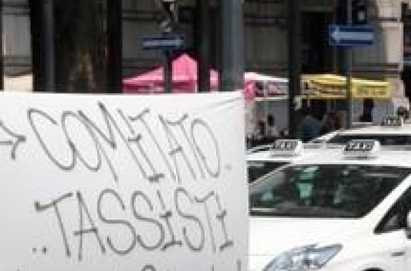 Uber looks to launch taxi app in Milan