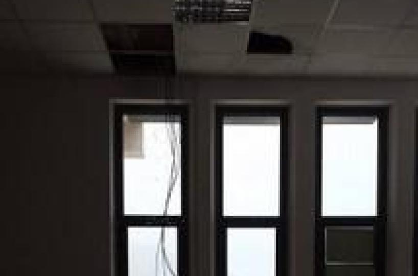 Crolla controsoffitto uffici Tribunale