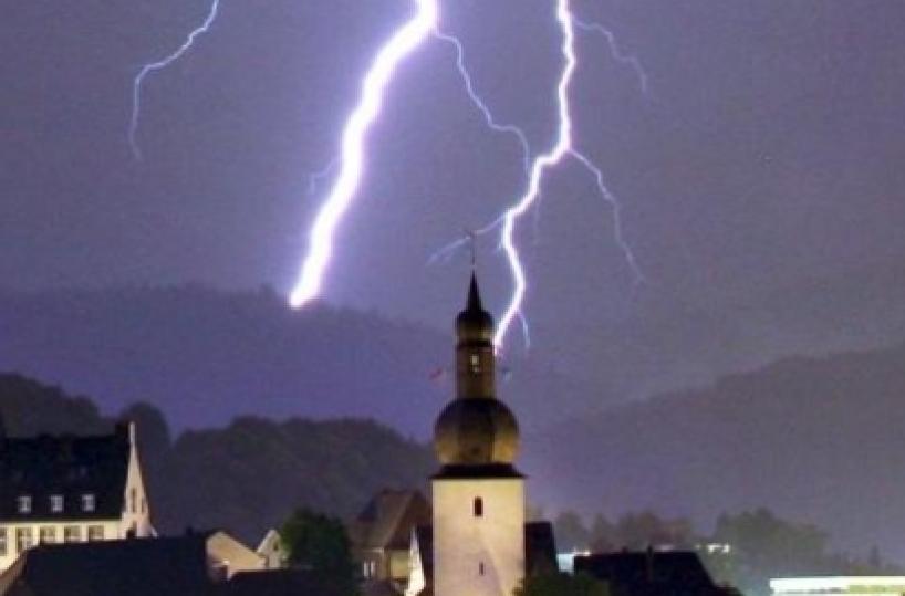 Maltempo,&nbsp;black-out a Taranto per guasti alle linee elettriche