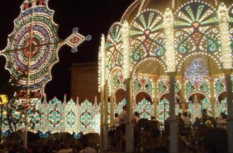 Fase 2, in Salento si simula una festa patronale con luci e banda 