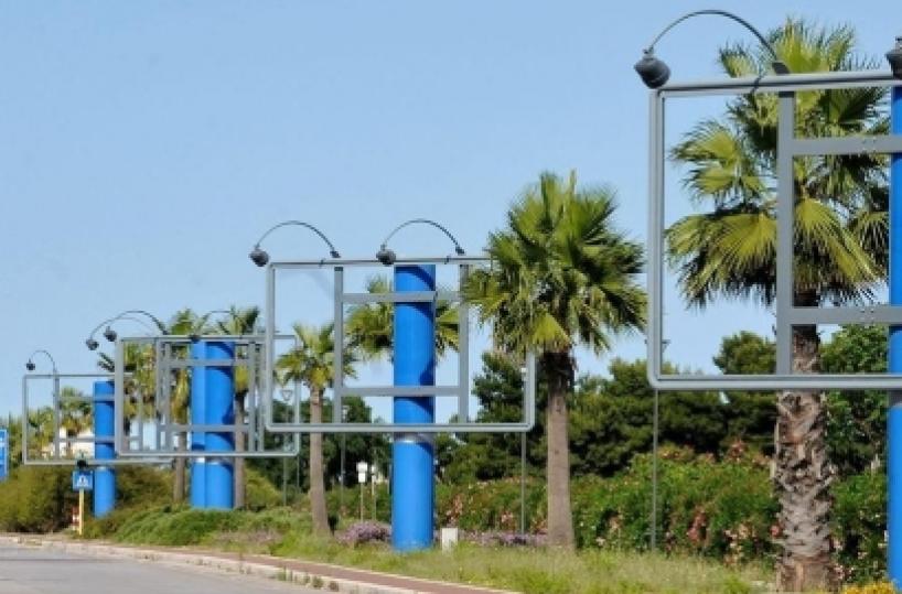 Via i cartelli pubblicitari dallaeroporto di Bari