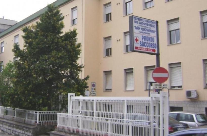 Lauria, partorisce nel centro commerciale e abbandona il neonato «Aveva fame, succhiava dita»