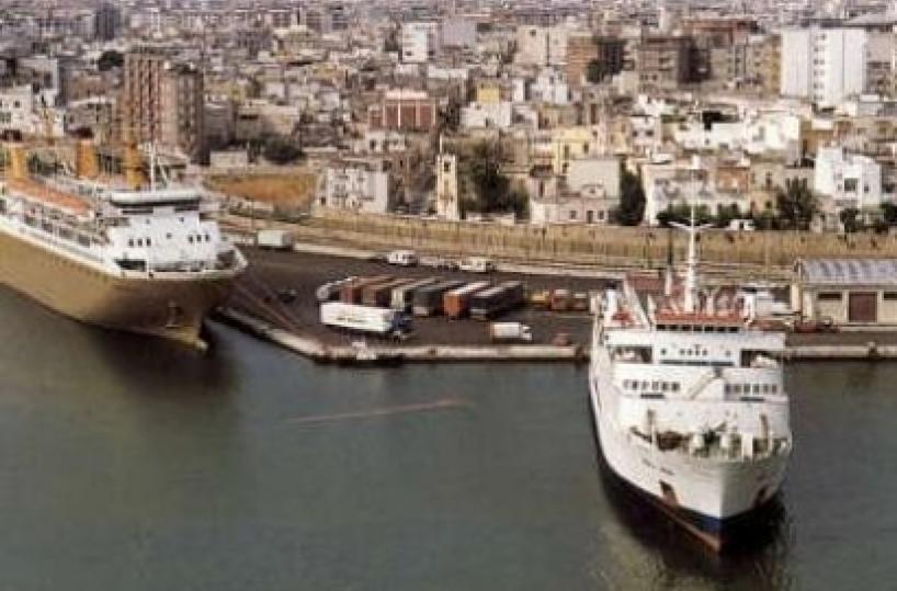 Traghetto arrivato dalla Grecia  fermo al porto di Brindisi: equipaggio positivo dopo i tamponi