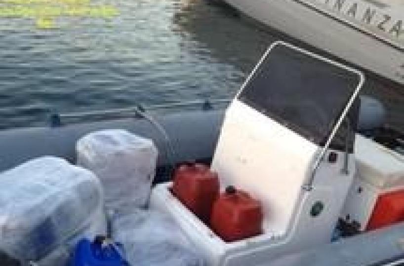 Droga: sequestrata mezza tonnellata, era su un gommone