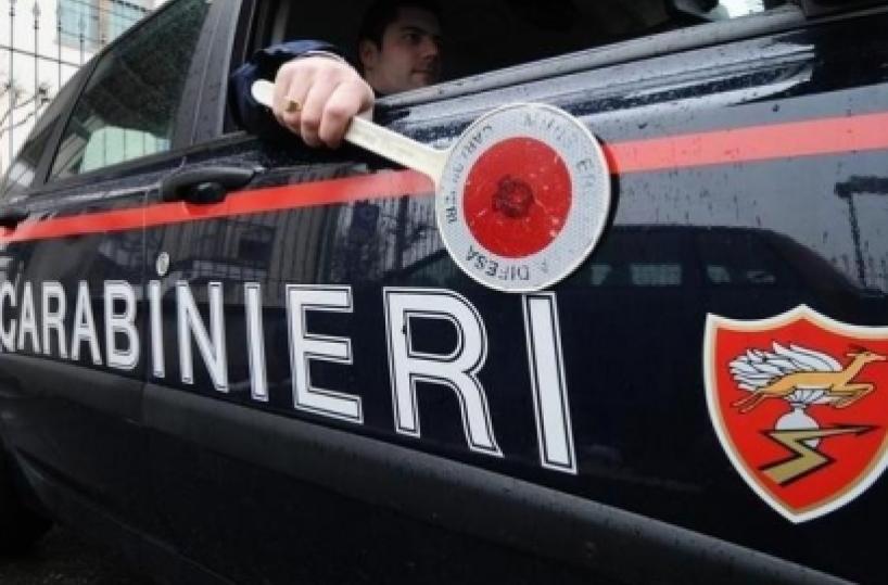 Picchia e minaccia madrein cella tossicodipendente