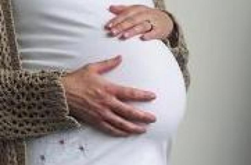 Foggia, code davanti negozio per bambini 