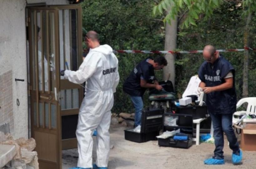Uomo uccide la moglie due figli e si spara  La figlia su Fb: che belle le sere in famiglia - Una vita per il figlio