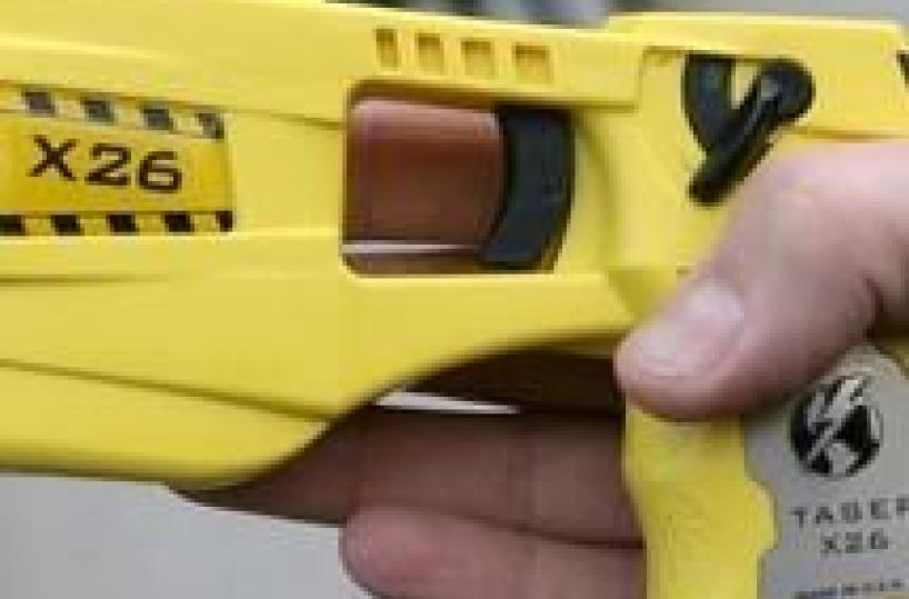 Italian police get first green light to test stun guns