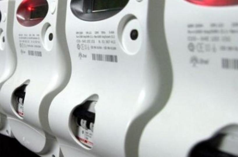 Si allacciano abusivamente alla rete elettrica: 5 denunce