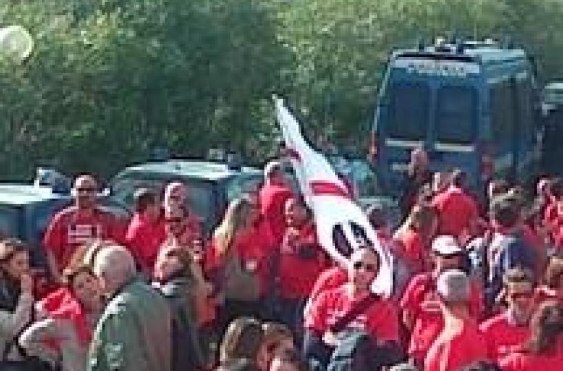 Three former Meridiana CEOs probed after offices searched