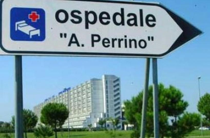Brindisi, stesse lenzuola per 12 giorni: il paziente abbandona l’ospedale