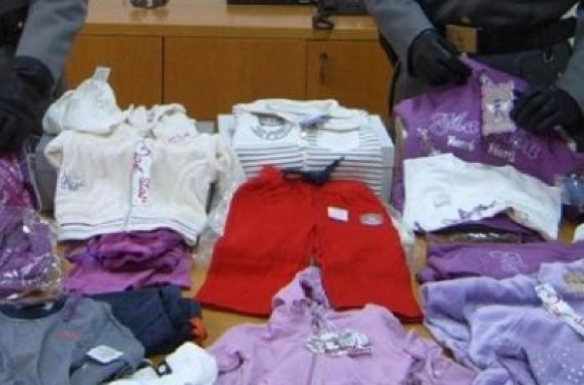 Rubano felpe per 180 euro, segnalati due minorenni
